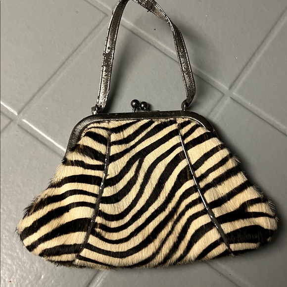 🔥VINTAGE Zebra Print Clutch with Silver Metal Frame and Handle - Picture 3 of 8